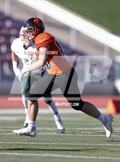 Thumbnail 2 in Stratton vs. Cheyenne Wells (CHSAA Class A 6-Man Final) photogallery.