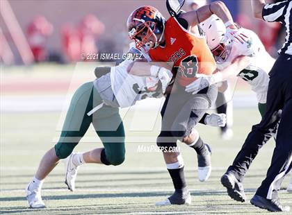 Thumbnail 3 in Stratton vs. Cheyenne Wells (CHSAA Class A 6-Man Final) photogallery.