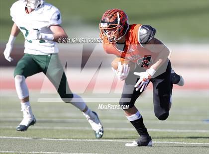 Thumbnail 1 in Stratton vs. Cheyenne Wells (CHSAA Class A 6-Man Final) photogallery.