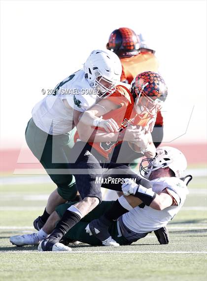 Thumbnail 2 in Stratton vs. Cheyenne Wells (CHSAA Class A 6-Man Final) photogallery.