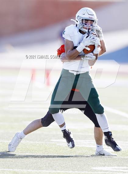 Thumbnail 2 in Stratton vs. Cheyenne Wells (CHSAA Class A 6-Man Final) photogallery.