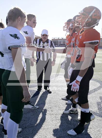 Thumbnail 2 in Stratton vs. Cheyenne Wells (CHSAA Class A 6-Man Final) photogallery.