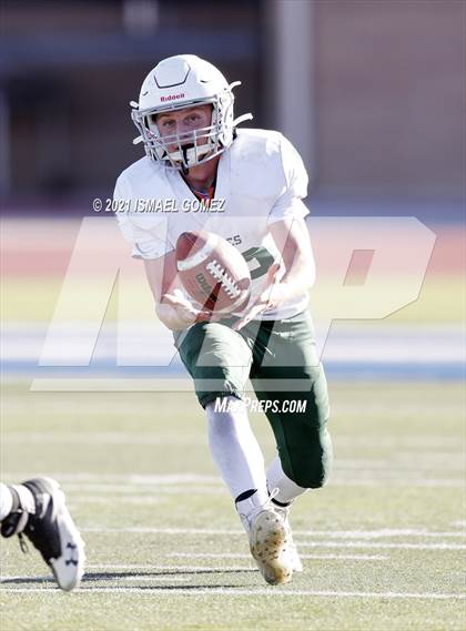 Thumbnail 3 in Stratton vs. Cheyenne Wells (CHSAA Class A 6-Man Final) photogallery.