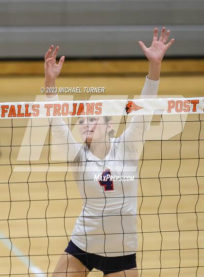 Thumbnail 2 in Pocatello vs Bonneville (IHSAA 4A First Round) photogallery.