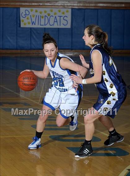 Thumbnail 2 in Shoreham-Wading River @ Elwood-Glenn (Class A Semi-Finals) photogallery.