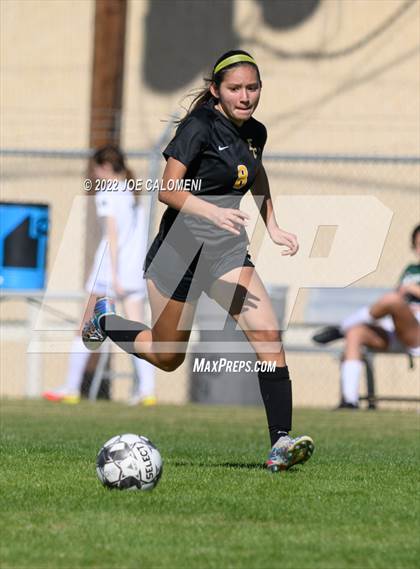 Thumbnail 2 in Incarnate Word vs East Central (NEISD Soccer Showcase) photogallery.