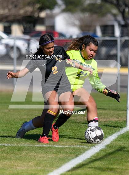 Thumbnail 3 in Incarnate Word vs East Central (NEISD Soccer Showcase) photogallery.