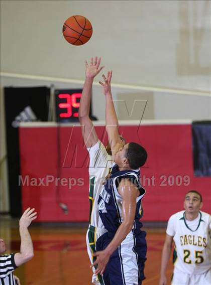Thumbnail 2 in Bellarmine Prep vs. Santa Rita (MaxPreps Holiday Classic) photogallery.