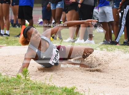 Thumbnail 2 in UIL 5A Region III Track & Field Meet photogallery.