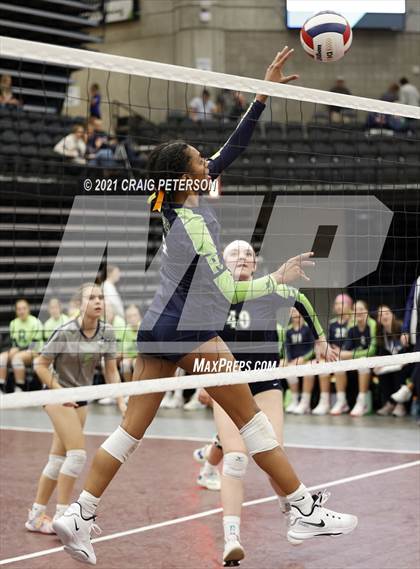 Thumbnail 1 in Sky View vs. Ridgeline (UHSAA 4A Semifinal Playoff) photogallery.