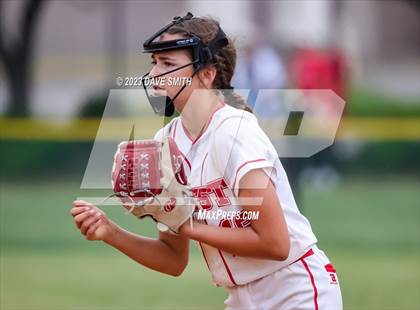 Thumbnail 2 in Davenport West vs West Delaware (Rick Doran Classic) photogallery.