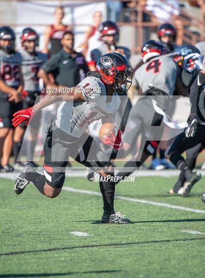 Thumbnail 2 in Centennial vs. Sierra Canyon photogallery.