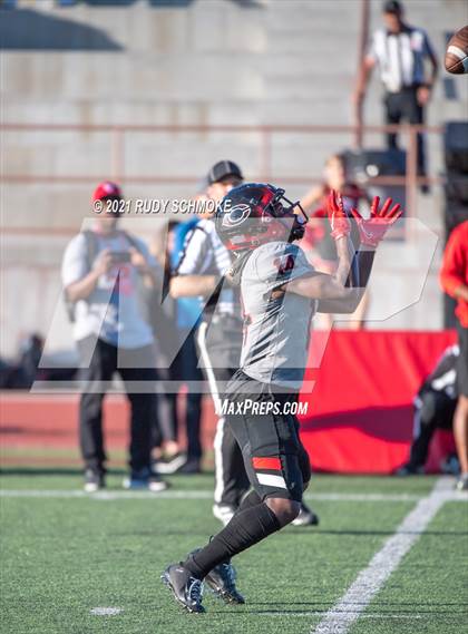 Thumbnail 2 in Centennial vs. Sierra Canyon photogallery.