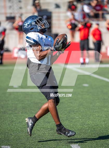 Thumbnail 2 in Centennial vs. Sierra Canyon photogallery.