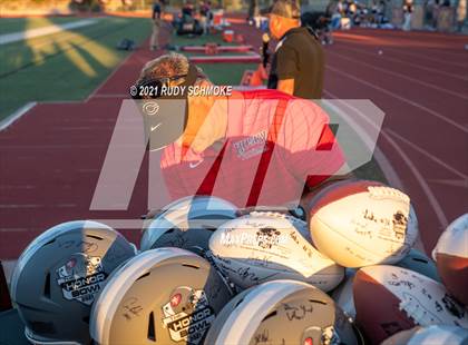 Thumbnail 2 in Centennial vs. Sierra Canyon photogallery.