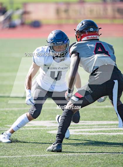 Thumbnail 2 in Centennial vs. Sierra Canyon photogallery.