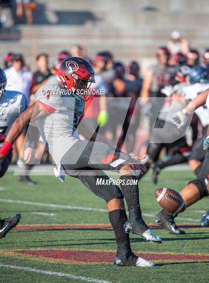 Thumbnail 2 in Centennial vs. Sierra Canyon photogallery.