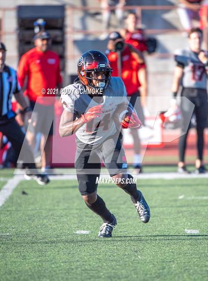 Thumbnail 3 in Centennial vs. Sierra Canyon photogallery.