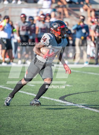 Thumbnail 1 in Centennial vs. Sierra Canyon photogallery.
