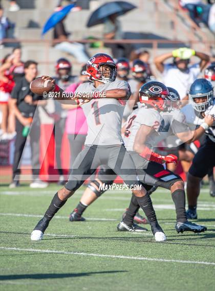 Thumbnail 2 in Centennial vs. Sierra Canyon photogallery.