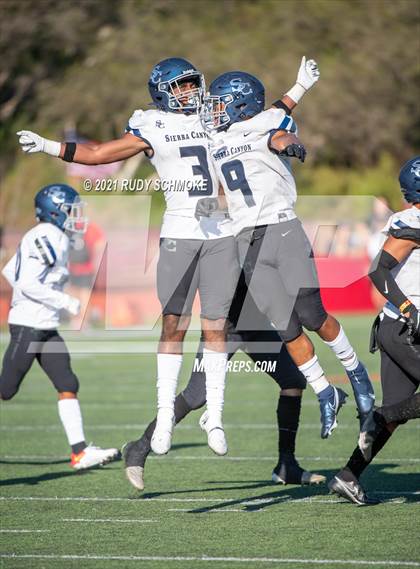 Thumbnail 3 in Centennial vs. Sierra Canyon photogallery.