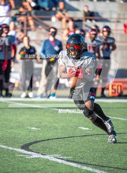 Thumbnail 2 in Centennial vs. Sierra Canyon photogallery.