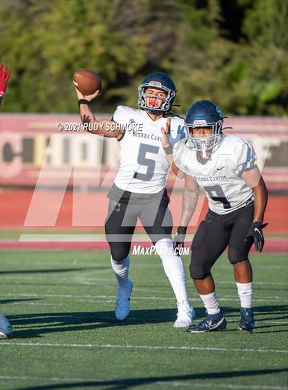 Thumbnail 1 in Centennial vs. Sierra Canyon photogallery.
