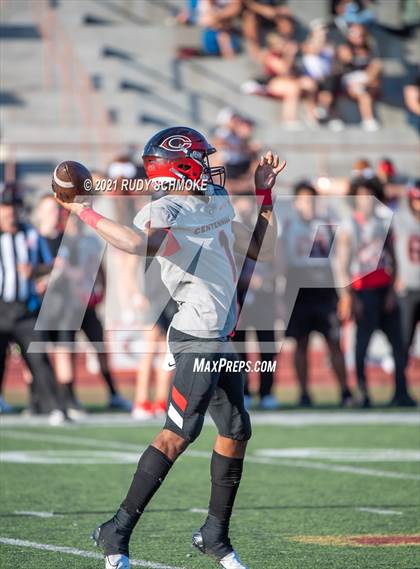 Thumbnail 2 in Centennial vs. Sierra Canyon photogallery.