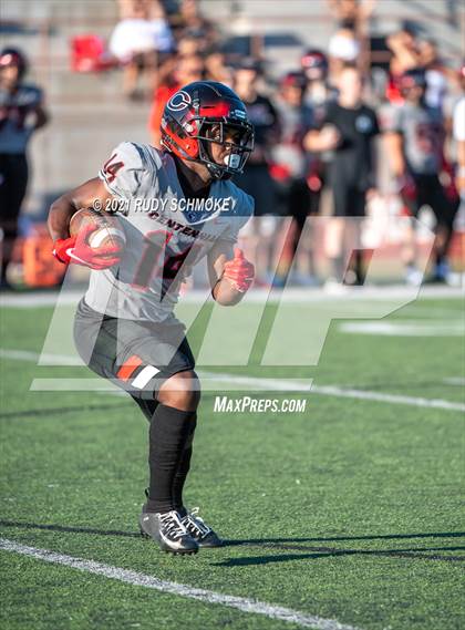 Thumbnail 2 in Centennial vs. Sierra Canyon photogallery.