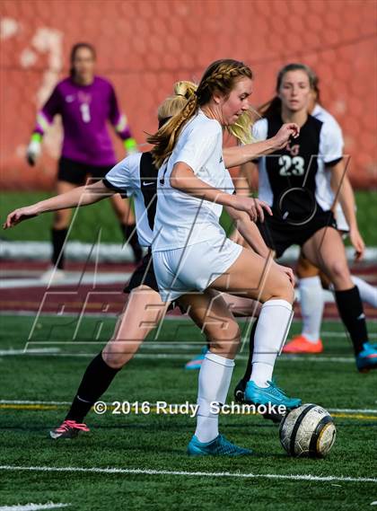 Thumbnail 3 in La Jolla vs. Point Loma (CIF SDS D1 Final) photogallery.