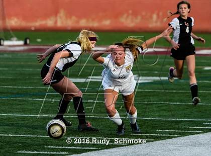 Thumbnail 2 in La Jolla vs. Point Loma (CIF SDS D1 Final) photogallery.