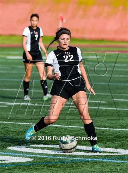 Thumbnail 1 in La Jolla vs. Point Loma (CIF SDS D1 Final) photogallery.