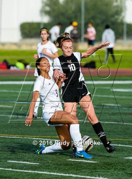 Thumbnail 3 in La Jolla vs. Point Loma (CIF SDS D1 Final) photogallery.