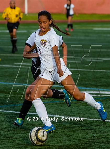 Thumbnail 1 in La Jolla vs. Point Loma (CIF SDS D1 Final) photogallery.