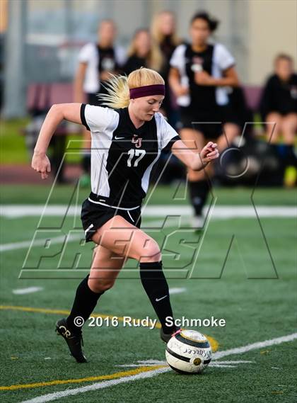 Thumbnail 1 in La Jolla vs. Point Loma (CIF SDS D1 Final) photogallery.