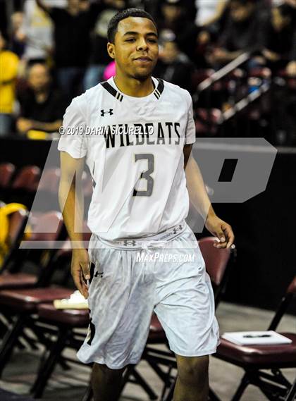 Thumbnail 2 in Chinle vs. Sabino (AIA 3A Quarterfinal) photogallery.