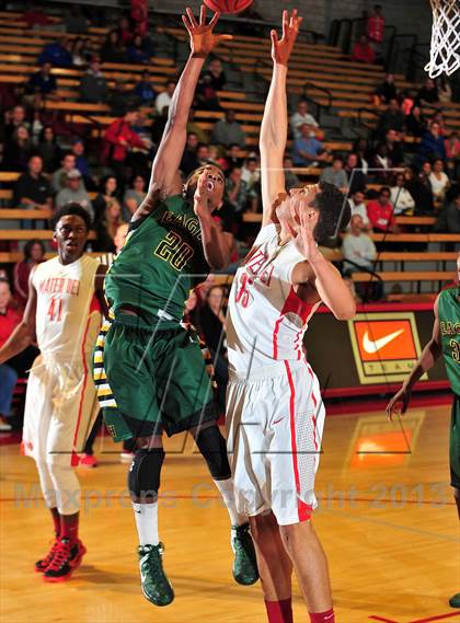 Thumbnail 2 in Eisenhower @ Mater Dei ( Nike Extravaganza) photogallery.