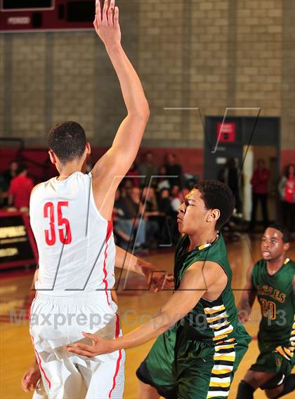 Thumbnail 3 in Eisenhower @ Mater Dei ( Nike Extravaganza) photogallery.