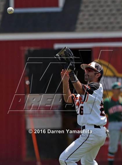 Thumbnail 3 in Porterville vs. Selma (CIF CS D3 Final) photogallery.