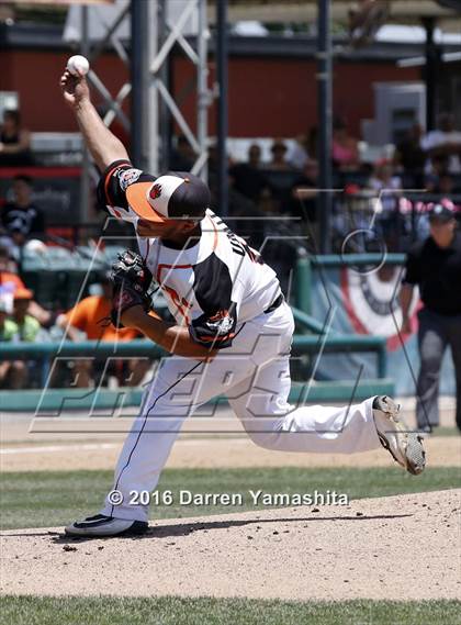 Thumbnail 2 in Porterville vs. Selma (CIF CS D3 Final) photogallery.