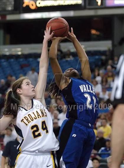 Thumbnail 1 in Valley vs. Oak Ridge (CIF SJS D2 Final) photogallery.