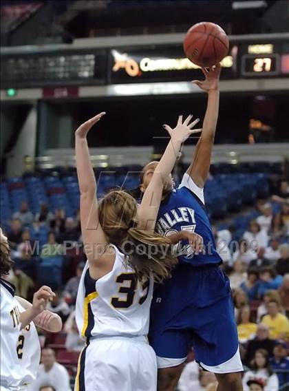 Thumbnail 3 in Valley vs. Oak Ridge (CIF SJS D2 Final) photogallery.