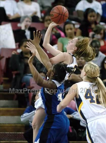 Thumbnail 1 in Valley vs. Oak Ridge (CIF SJS D2 Final) photogallery.