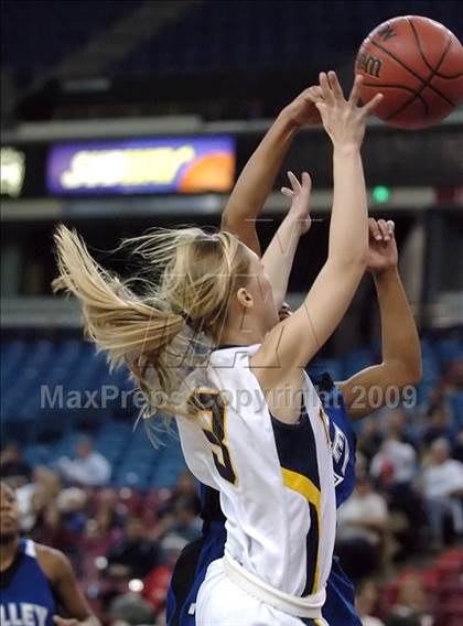 Thumbnail 1 in Valley vs. Oak Ridge (CIF SJS D2 Final) photogallery.