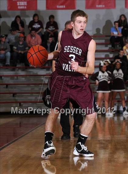Thumbnail 2 in Sesser-Valier vs. Crab Orchard (IHSA Class 1A Sectional Semi-Final) photogallery.