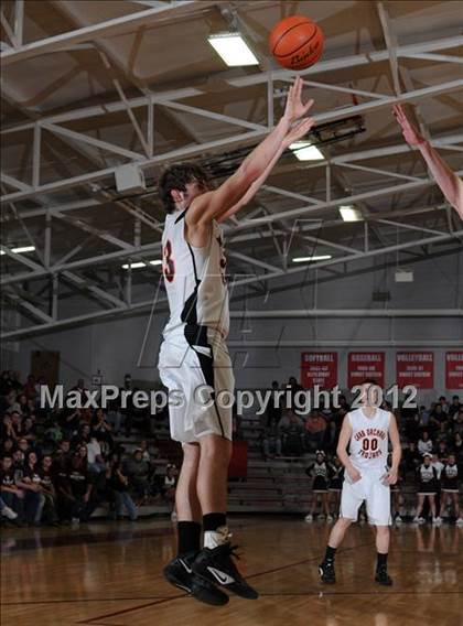 Thumbnail 3 in Sesser-Valier vs. Crab Orchard (IHSA Class 1A Sectional Semi-Final) photogallery.