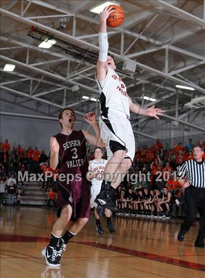 Thumbnail 1 in Sesser-Valier vs. Crab Orchard (IHSA Class 1A Sectional Semi-Final) photogallery.