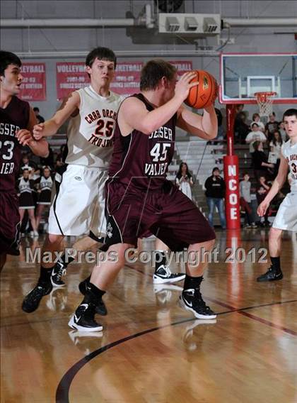 Thumbnail 1 in Sesser-Valier vs. Crab Orchard (IHSA Class 1A Sectional Semi-Final) photogallery.