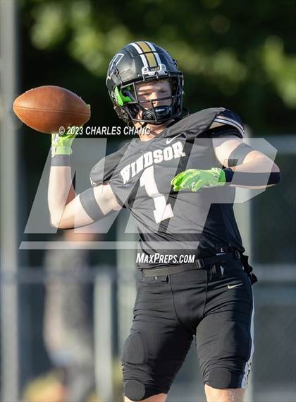 Thumbnail 2 in Escalon vs Windsor photogallery.