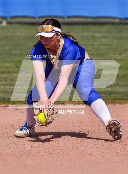 Thumbnail 2 in Charter Oak @ Diamond Ranch photogallery.